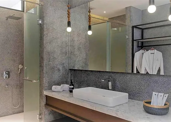 Romantic 3 Bedroom Private At #zn